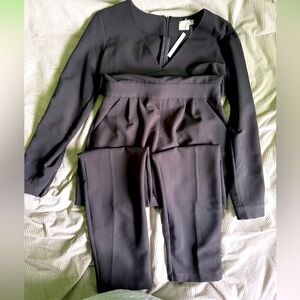 ASOS - Long Sleeve, Cinched Waist Jumpsuit with pockets in Black. NWT. SIZE US 4